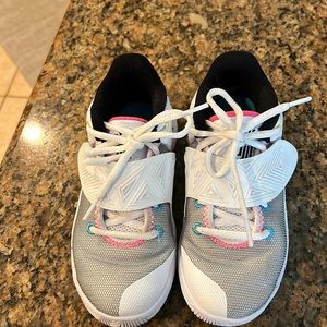 Girls Nike Kyrie Fly Trap 3 shoes